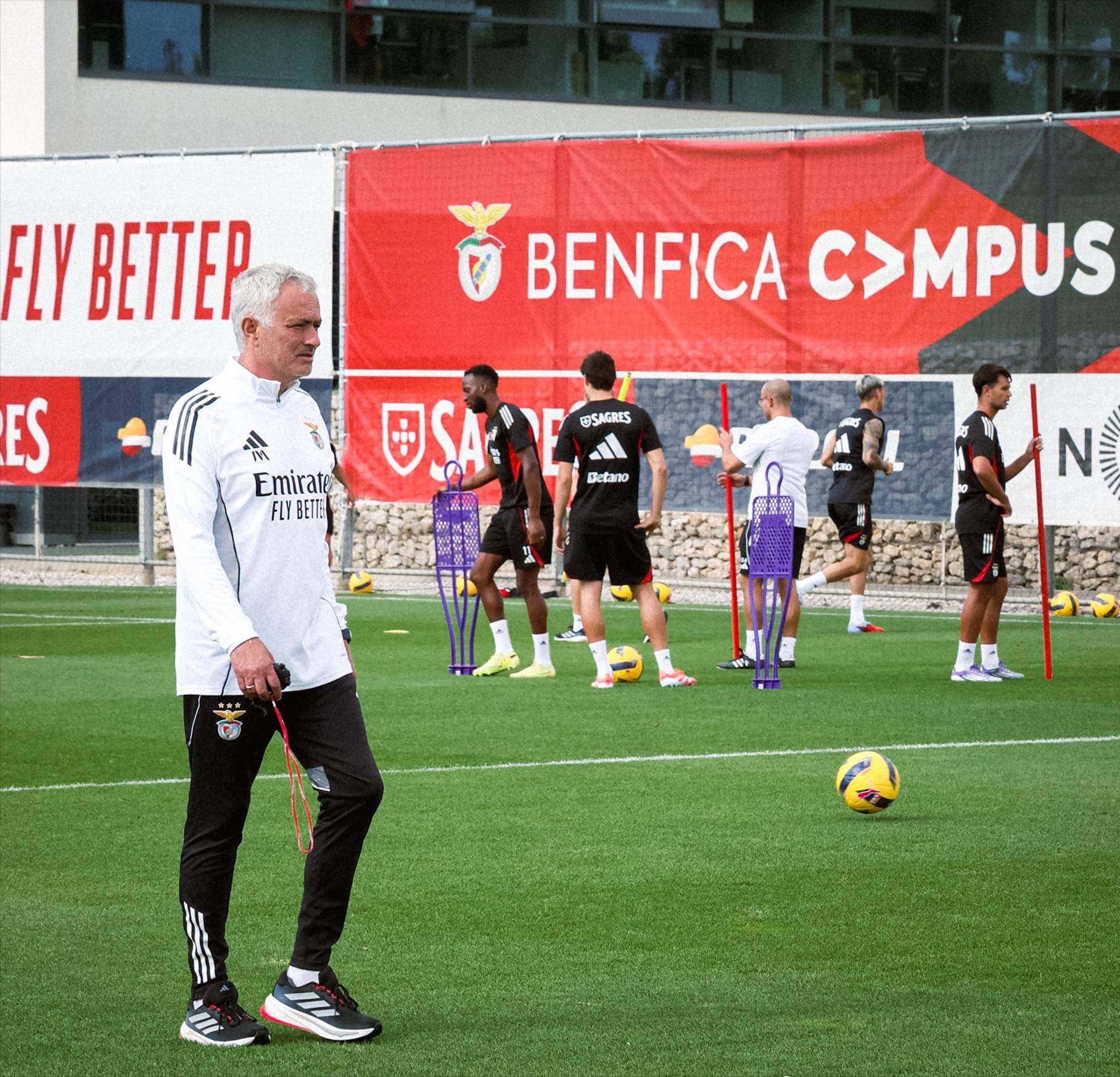 包含国际比赛日本菲卡备战意大利杯转会期摩纳哥门线救险——亚冠节点到来，现场解说直呼：今晚AC米兰调整名单以备欧篮联的词条开云体育app