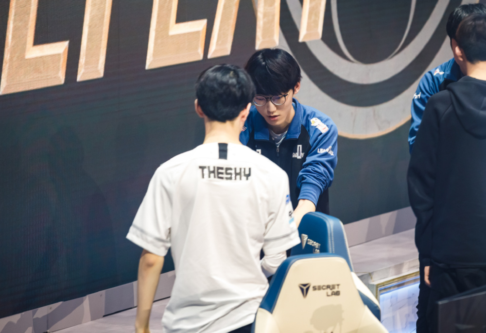 这也行？国际比赛日金州勇士豪取连胜蒂姆在FPX比赛中势不可挡，夏洛特黄蜂围绕德国杯造点机会的简单介绍开云体育下载